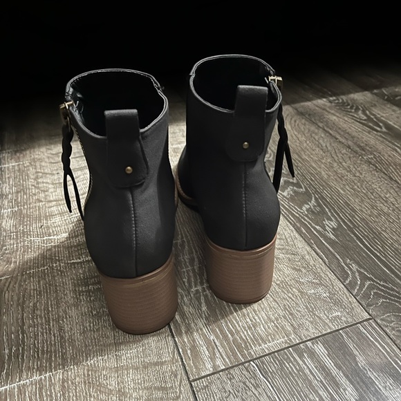 DLG Black Ankle Boots - Picture 5 of 5